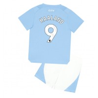 Maglie da calcio Manchester City Erling Haaland #9 Prima Maglia Bambino 2023-24 Manica Corta (+ Pantaloni corti)
